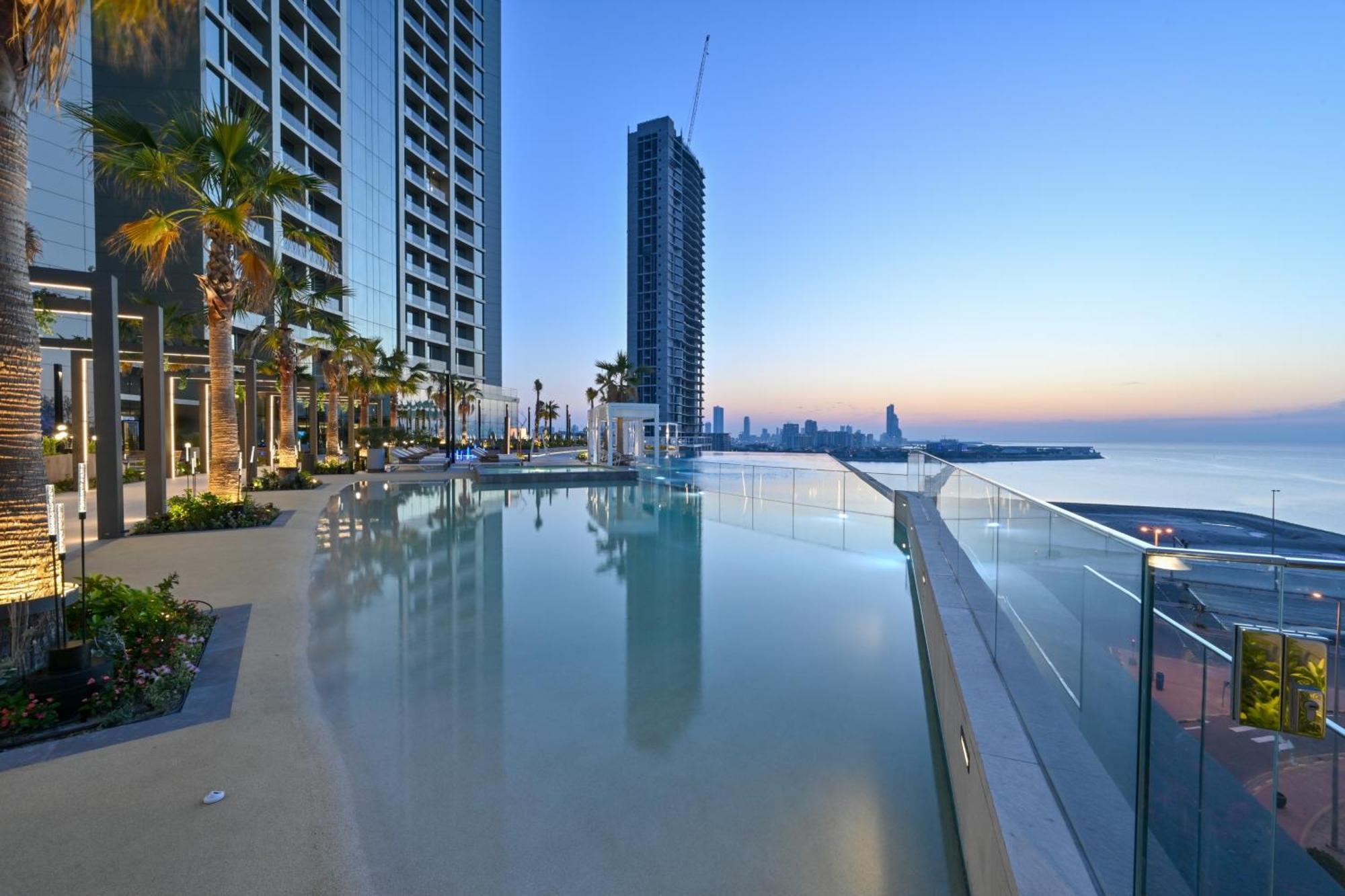 होटल Onyx Rotana 5*