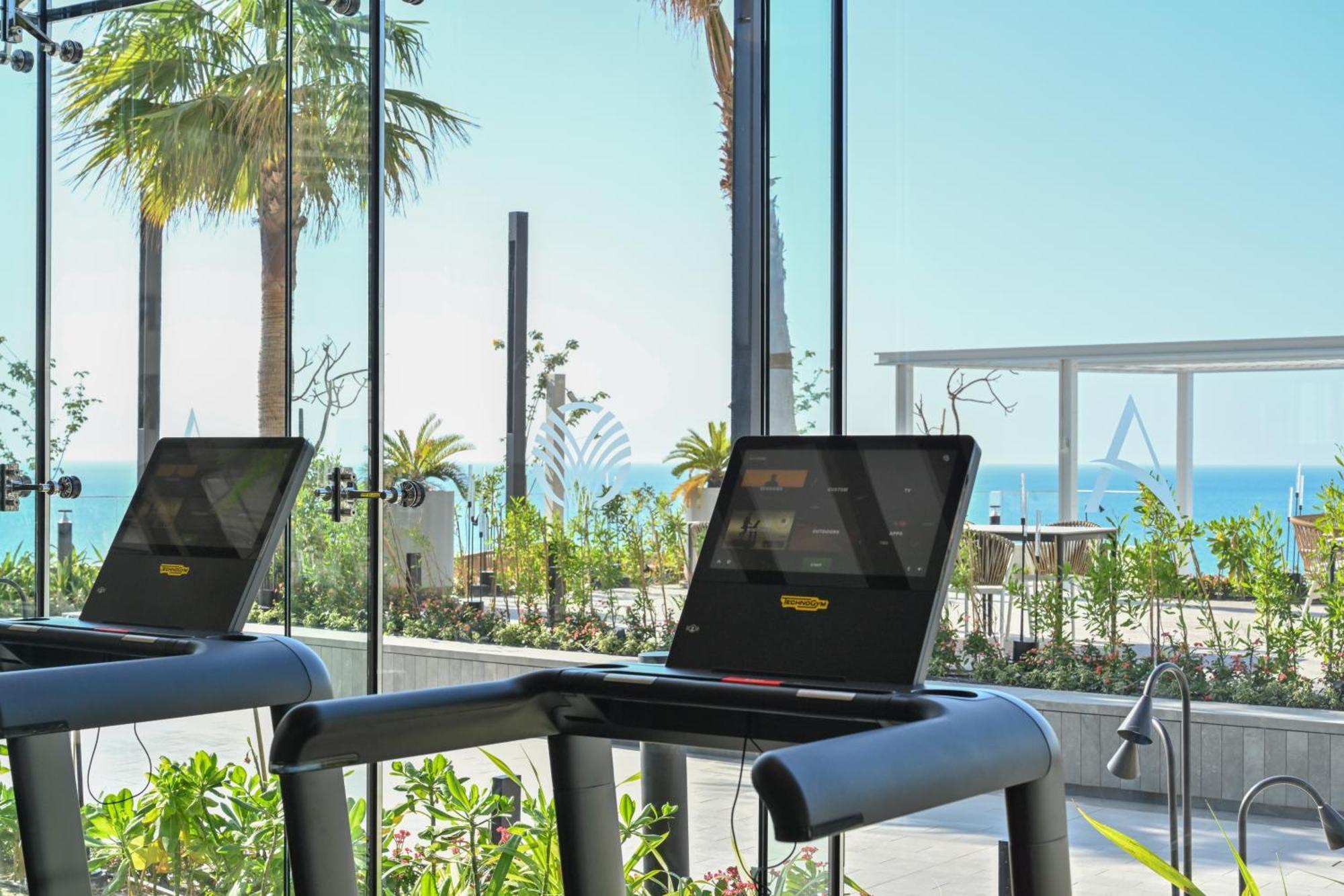 होटल Onyx Rotana 5*